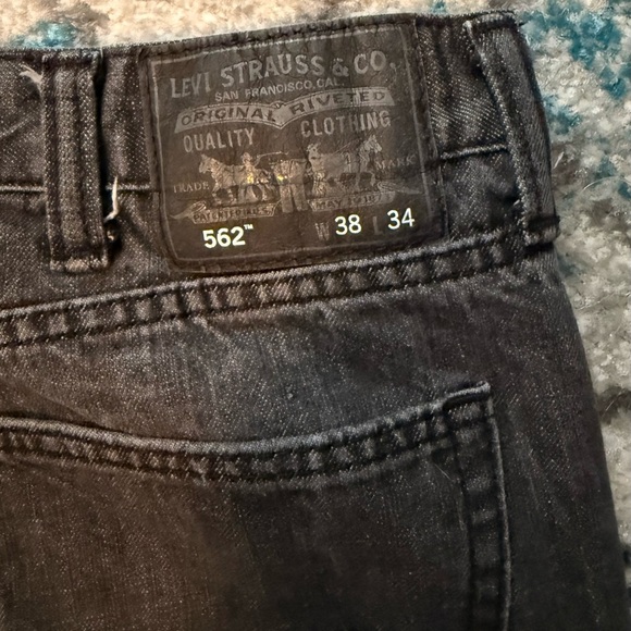 Levi's 562 Black Button Fly Mens Jeans Tag Size 38x34 Measures 38x30 Loose Fit - Picture 6 of 14